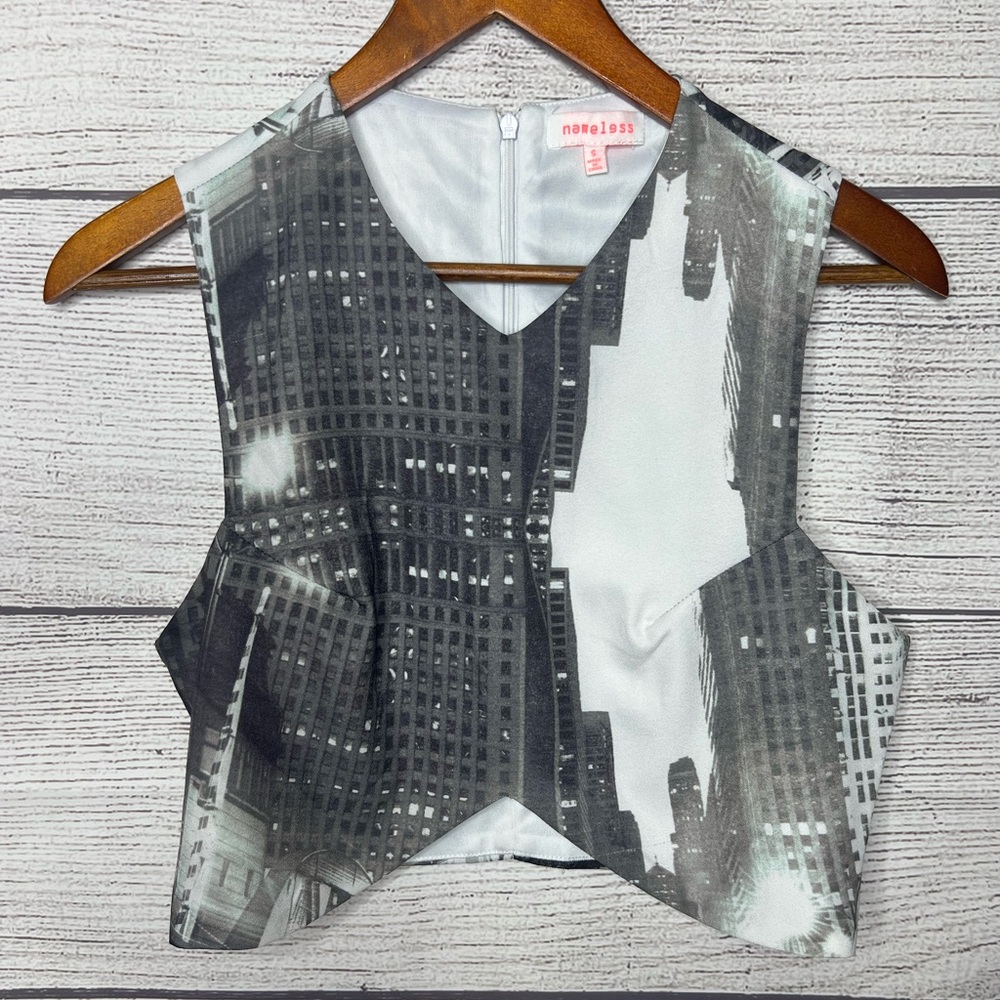 Nameless Black & White New York Cityscape Crop Top Size Small